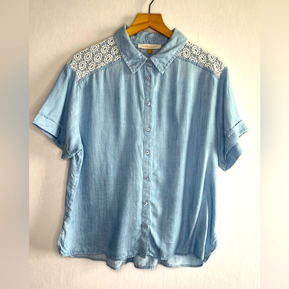 DownEast Chambray Crochet Lace Light BlueTop with Lace Detail Women’s Size M - Picture 1 of 4